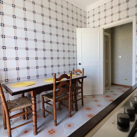 Апартаменты Casa Diana Charme, Centro & Garage Ac & Wifi 6 Sleeps