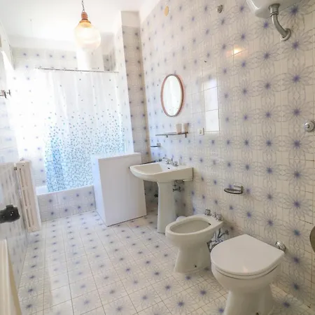 Casa Diana Charme, Centro & Garage Ac & Wifi 6 Sleeps Apartamento *