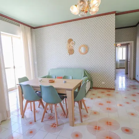 Апартаменты Casa Diana Charme, Centro & Garage Ac & Wifi 6 Sleeps *