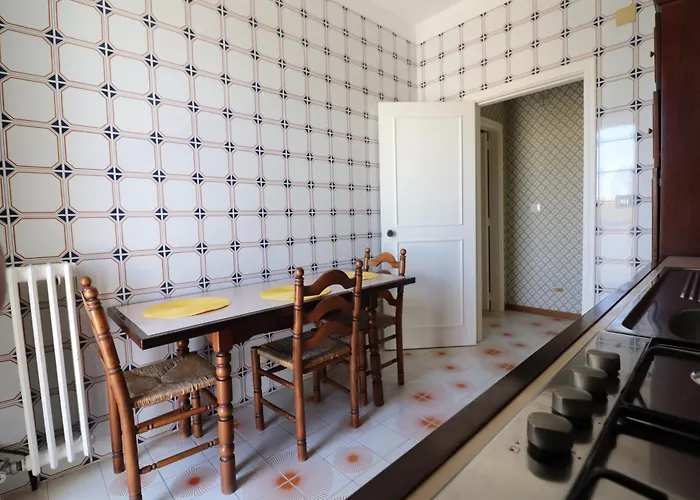 Apartment Casa Diana Charme, Centro & Garage Ac & Wifi 6 Sleeps