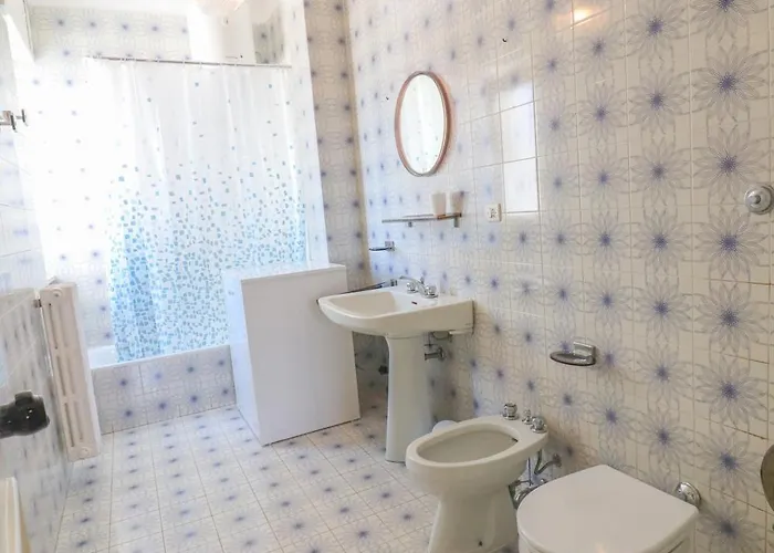 Casa Diana Charme, Centro & Garage Ac & Wifi 6 Sleeps Apartment *